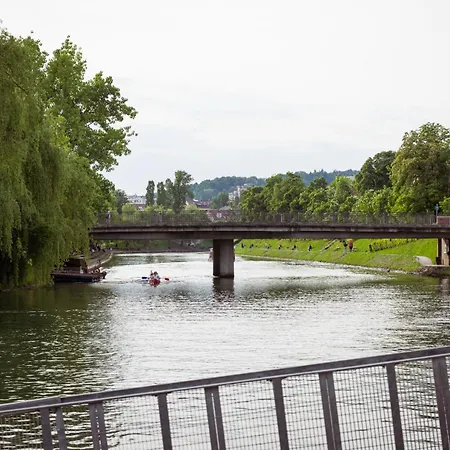 Riverview - With Parking *